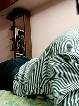 Snapshot of aarav_013 chatting on 10-17-25, 05:48 aarav 013 online show from 10-17-25, 05:48