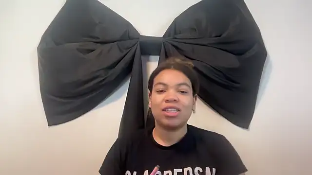 Snapshot of zahrabliss chatting on 10-18-25, 04:42 zahrabliss online show from 10-18-25, 04:42