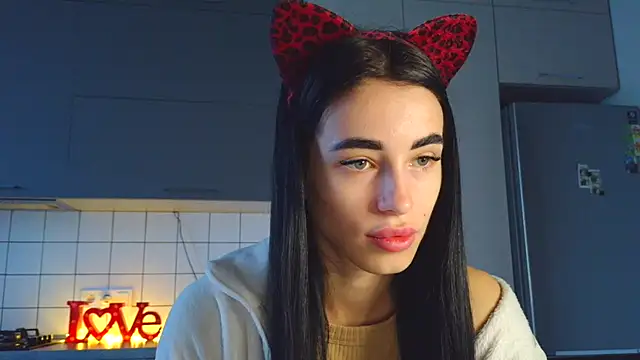 Snapshot of EvaMelnik chatting on 10-05-25, 03:03 EvaMelnik online show from 10-05-25, 03:03