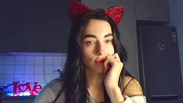 Snapshot of EvaMelnik chatting on 10-12-25, 03:13 EvaMelnik online show from 10-12-25, 03:13