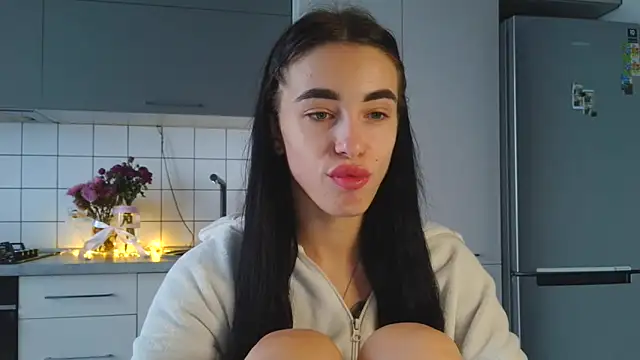 Snapshot of EvaMelnik chatting on 09-10-25, 01:10 EvaMelnik online show from 09-10-25, 01:10