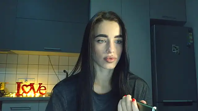 Snapshot of EvaMelnik chatting on 09-15-25, 04:29 EvaMelnik online show from 09-15-25, 04:29