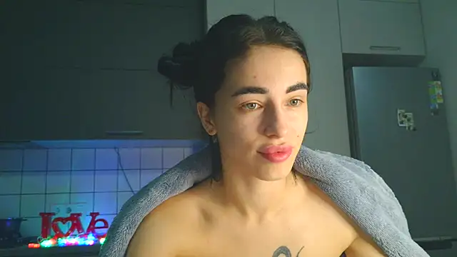 Snapshot of EvaMelnik chatting on 10-19-25, 05:48 EvaMelnik online show from 10-19-25, 05:48