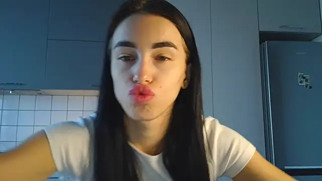 Snapshot of EvaMelnik chatting on 09-22-25, 02:34 EvaMelnik online show from 09-22-25, 02:34