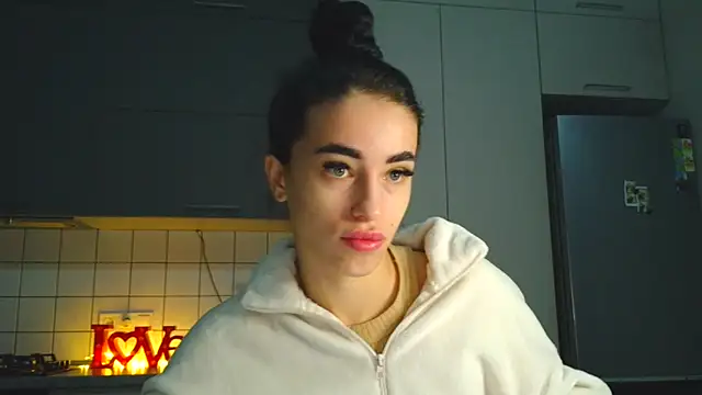 Snapshot of EvaMelnik chatting on 10-04-25, 04:30 EvaMelnik online show from 10-04-25, 04:30