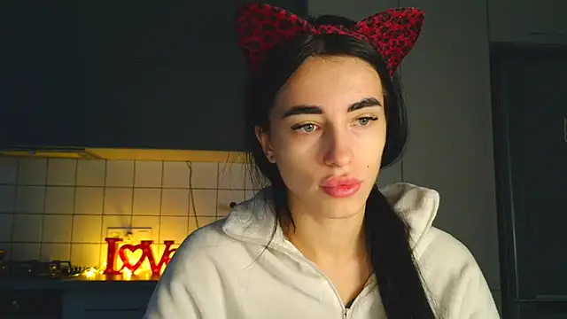 Snapshot of EvaMelnik chatting on 10-07-25, 03:02 EvaMelnik online show from 10-07-25, 03:02