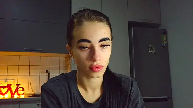 Snapshot of EvaMelnik chatting on 09-26-25, 05:42 EvaMelnik online show from 09-26-25, 05:42