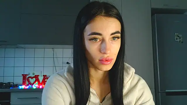 Snapshot of EvaMelnik chatting on 10-15-25, 02:25 EvaMelnik online show from 10-15-25, 02:25