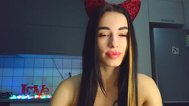 Snapshot of EvaMelnik chatting on 10-22-25, 03:33 EvaMelnik online show from 10-22-25, 03:33