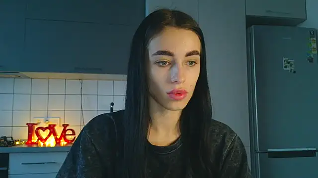 Snapshot of EvaMelnik chatting on 09-24-25, 03:07 EvaMelnik online show from 09-24-25, 03:07