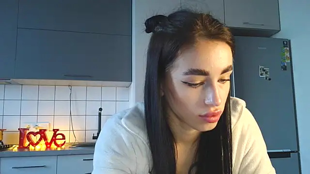 Snapshot of EvaMelnik chatting on 09-23-25, 02:35 EvaMelnik online show from 09-23-25, 02:35