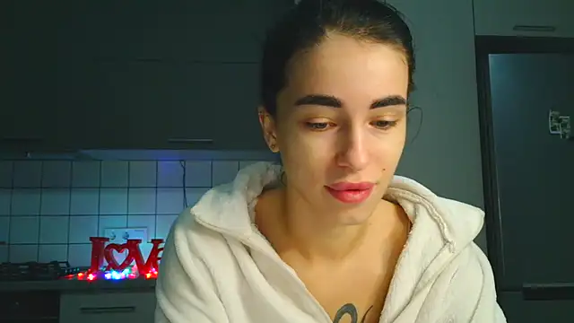 Snapshot of EvaMelnik chatting on 10-13-25, 03:46 EvaMelnik online show from 10-13-25, 03:46