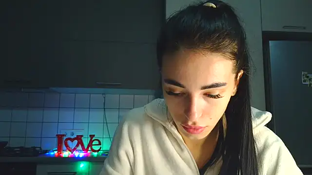 Snapshot of EvaMelnik chatting on 10-16-25, 05:10 EvaMelnik online show from 10-16-25, 05:10