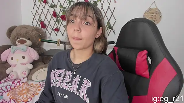 Snapshot of emma_grays2 chatting on 10-15-25, 03:27 emma grays2 online show from 10-15-25, 03:27