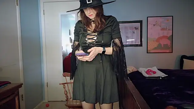 MommyGoddessL online show from 10-31-25, 02:46