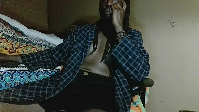 EYEzIAM online show from 04-15-26, 04:51