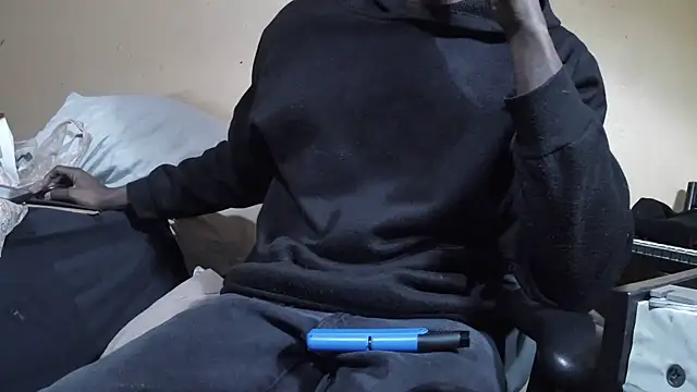 EYEzIAM online show from 02-04-26, 06:41