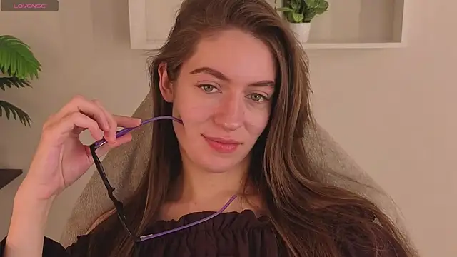 Agnes Wells online show from 03-27-26, 01:25