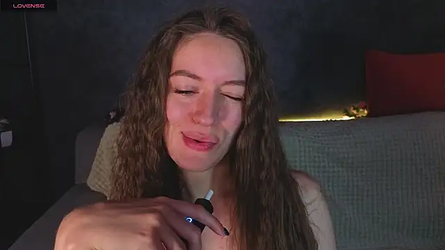Agnes Wells online show from 06-03-26, 01:17