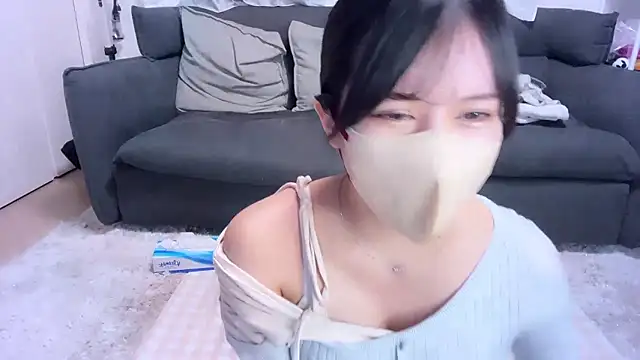 moemilk online show from 11-08-25, 01:47