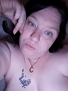 Feuchtekitty92xh online show from 11-11-25, 04:24