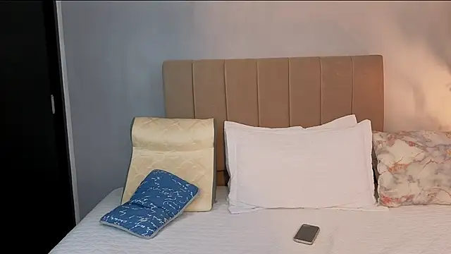 Penelophe01 online show from 03-12-26, 06:56