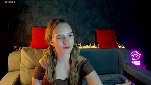 Snapshot of Casey_Sweeet chatting on 02-04-26, 01:39 Casey Sweeet online show from 02-04-26, 01:39