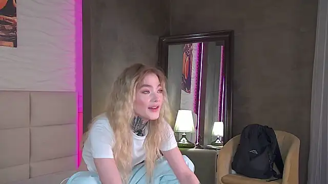 AriWild online show from 09-21-25, 04:17