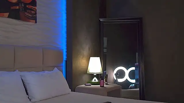 AriWild online show from 09-19-25, 04:27