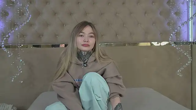 AriWild online show from 11-16-25, 05:01