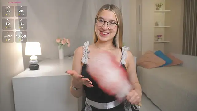 DarelleFaux online show from 12-16-25, 03:11