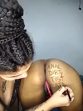 Snapshot of Vale_Nikol21 chatting on 02-14-26, 01:28 Vale Nikol21 online show from 02-14-26, 01:28