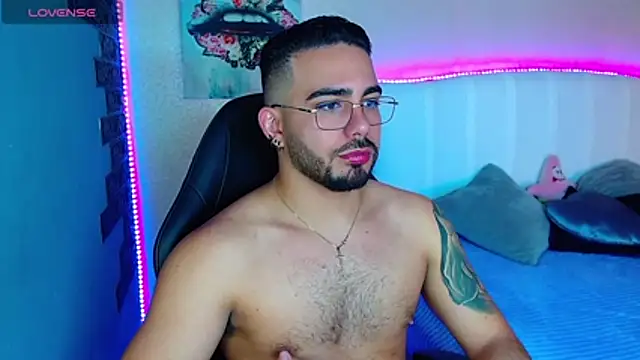 Snapshot of adamhairy chatting on 07-11-26, 06:52 adamhairy online show from 07-11-26, 06:52