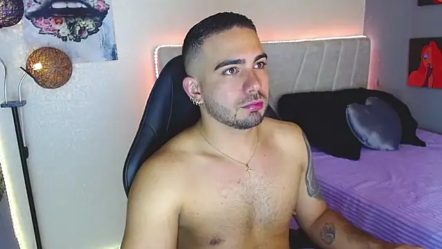 Snapshot of adamhairy chatting on 05-21-26, 07:11 adamhairy online show from 05-21-26, 07:11