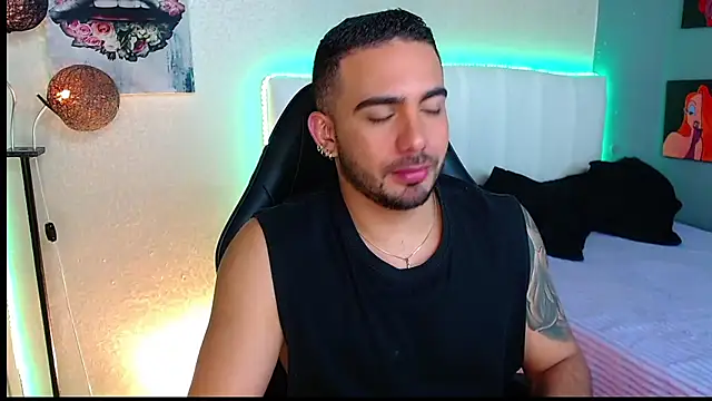 Snapshot of adamhairy chatting on 05-26-26, 07:45 adamhairy online show from 05-26-26, 07:45