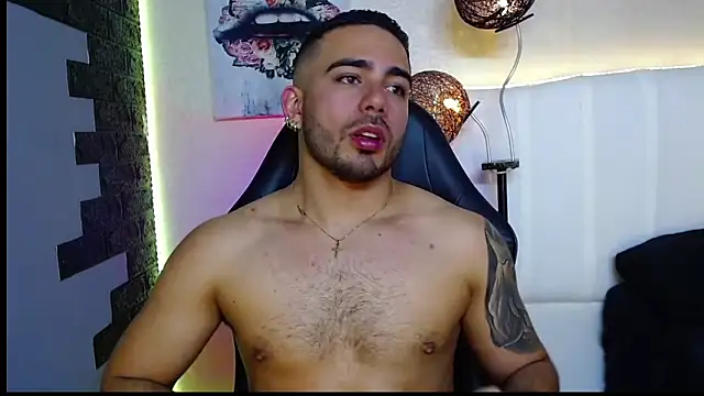 Snapshot of adamhairy chatting on 06-03-26, 07:18 adamhairy online show from 06-03-26, 07:18