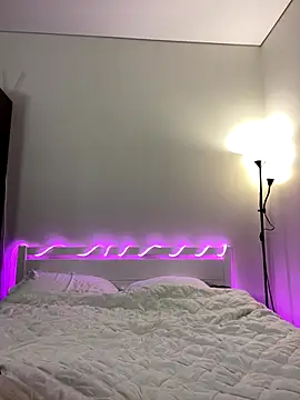 TiffaNoel online show from 10-18-25, 04:31