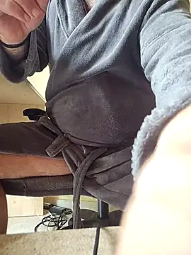 Nesch82 online show from 04-03-26, 07:48