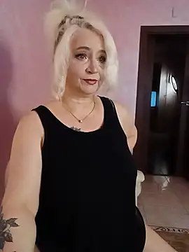 Snapshot of SquirtMilf00 chatting on 06-10-26, 03:08 SquirtMilf00 online show from 06-10-26, 03:08