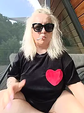 Snapshot of SquirtMilf00 chatting on 07-08-26, 03:02 SquirtMilf00 online show from 07-08-26, 03:02