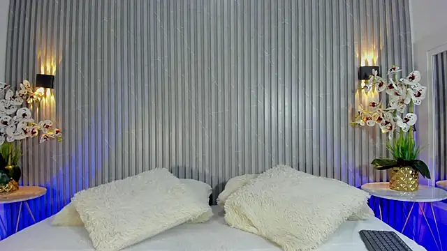 SOPHICOLLINS online show from 09-19-25, 07:07