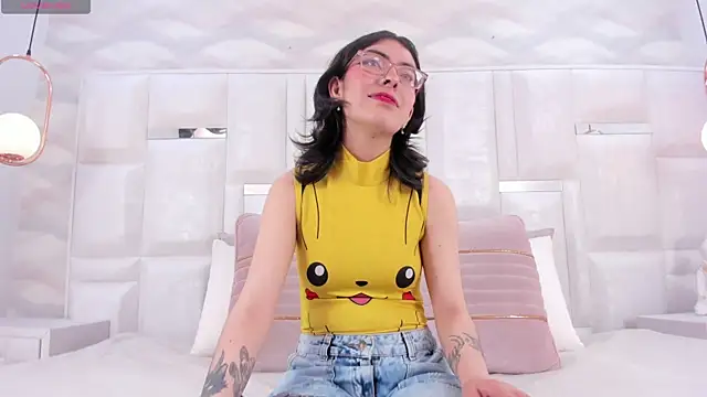 Im Molly Angel online show from 10-27-25, 08:10