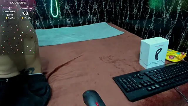 nextboywell1 online show from 12-21-25, 01:52