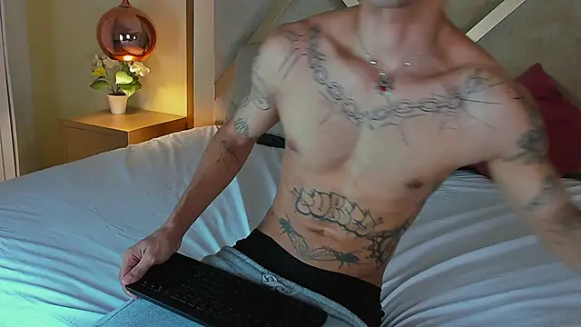 Enzo Hunter online show from 05-18-26, 02:12