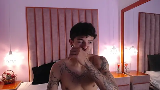 Enzo Hunter online show from 10-19-25, 04:04