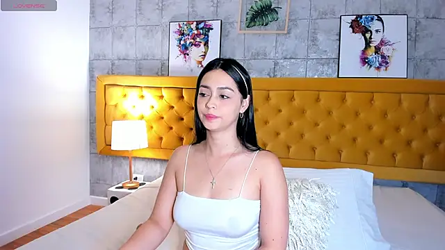 EmilyyRamirez online show from 10-18-25, 01:13