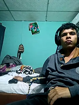 Snapshot of Batm01 chatting on 11-01-25, 03:13 Batm01 online show from 11-01-25, 03:13