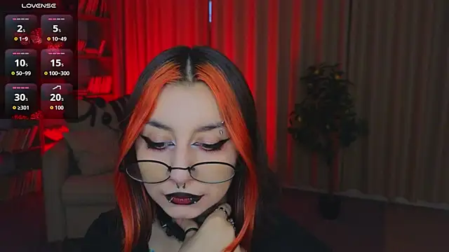 Snapshot of Mistress__Marcelline chatting on 06-11-26, 02:11 Mistress Marcelline online show from 06-11-26, 02:11
