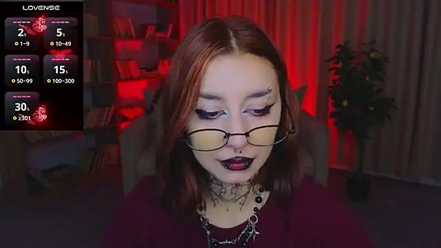 Snapshot of Mistress__Marcelline chatting on 06-27-26, 01:22 Mistress Marcelline online show from 06-27-26, 01:22