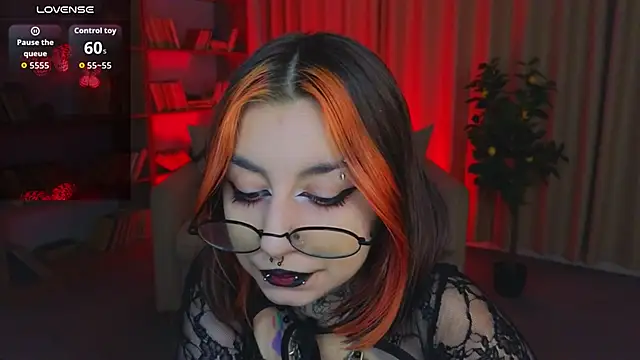 Snapshot of Mistress__Marcelline chatting on 06-23-26, 01:47 Mistress Marcelline online show from 06-23-26, 01:47